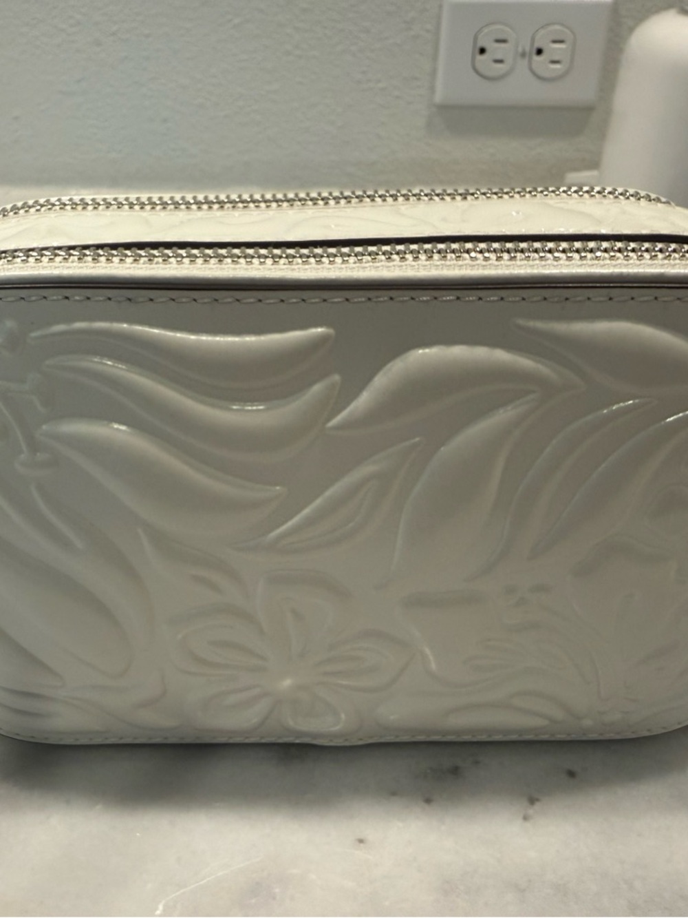 Tory Burch White Embossed Leather Crossbody with Black Strap - Picture 5 of 7